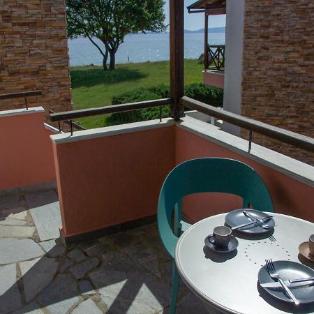 Beachfront Stylish Maisonette In Ierissós Esterno foto