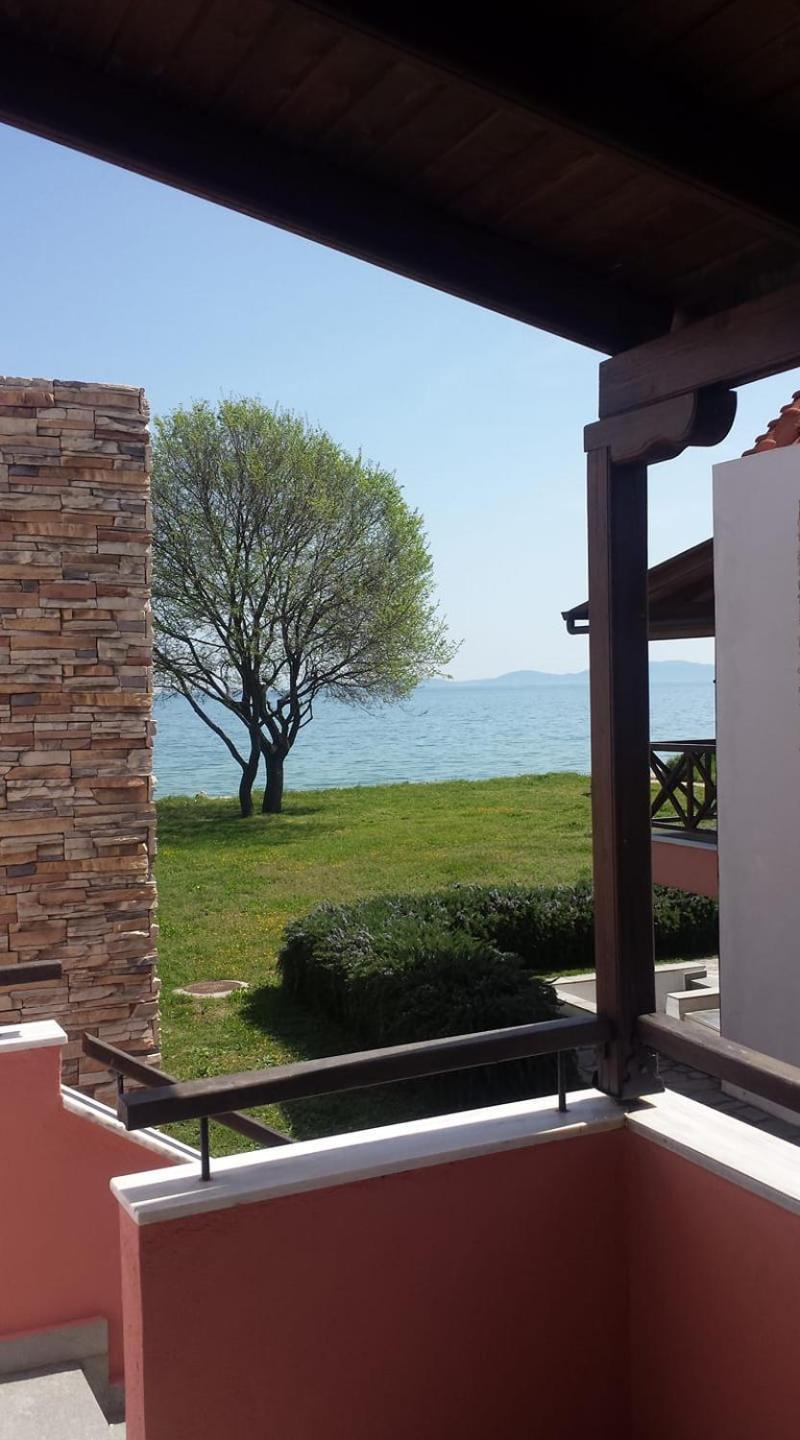 Beachfront Stylish Maisonette In Ierissós Esterno foto